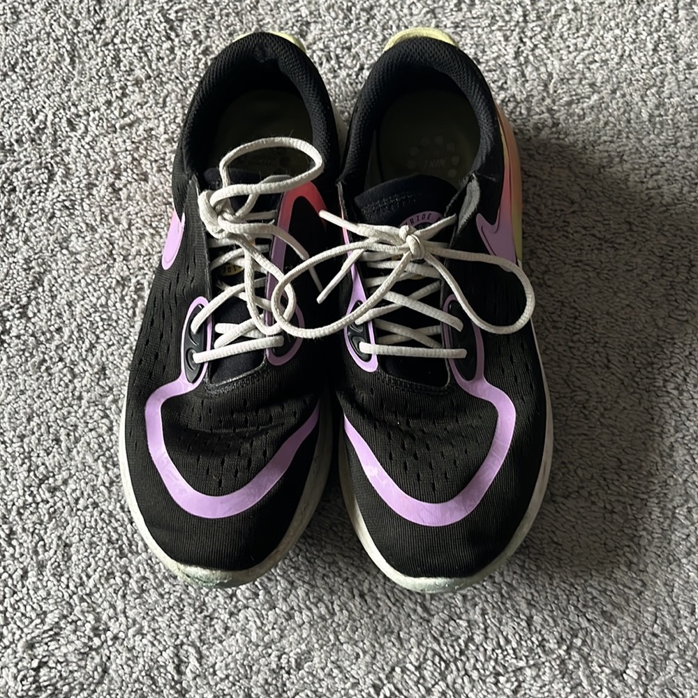 Women’s Nike shoes